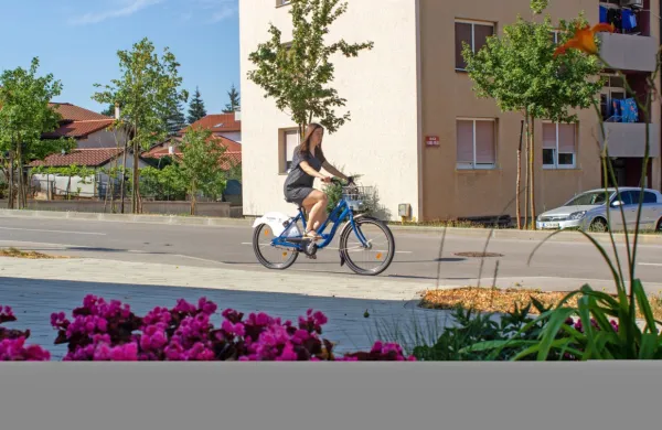 Za raziskovanje Krasa in Brkinov je na voljo 29 električnih in šest 
navadnih koles.