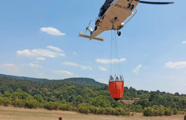 V soboto sta policijska helikopterja morala gasiti tudi požar pod 
Slavnikom. 