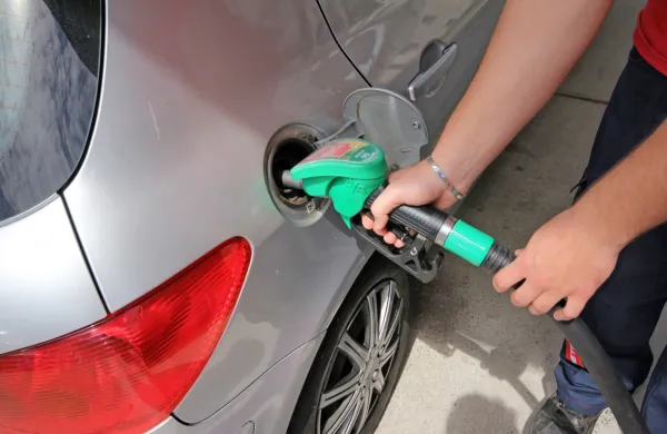 Liter bencina bo po novem na Hrvaškem stal (preračunanih) 1,601 
evra,  liter dizelskega goriva pa 1,716 evra.