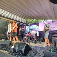 Paranoise so zabavali skozi živahne metalske ritme.  