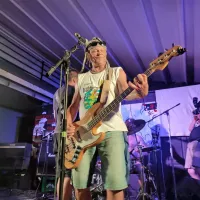 Andrej Šik, organizator Izola Mjuzik Fest in basist skupine Valter 
brani Sarajevo
