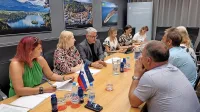   Gospodarski minister Matjaž Han (tretji z leve) razume argumente bovške občine in zagotavlja vso podporo Kaninu (prvi 
z desne Danijel Krivec, ob njem Valter Mlekuž). 