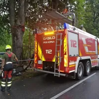 Polnjenje cistern v Planini ob reki Unici