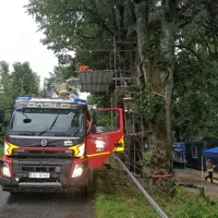 Polnjenje cistern v Planini ob reki Unici