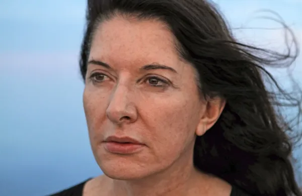 V svet nezamenljivih žetonov (non-fungible tokens - NFT) se je 
podala tudi umetnica performansa Marina Abramović, ki upa, da 
bodo njeni NFT-ji navdihnili novo generacijo junakov.