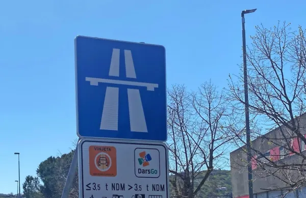 Civilna iniciativa prebivalcev krajev ob trasi načrtovane ceste 
Koper-Dragonja meni, da cesta ni potrebna. 