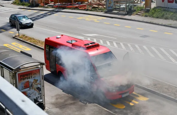 Na avtobusu je zagorelo, ker je prišlo  do tehnične  napake  na 
ventilacijskem  sistemu.