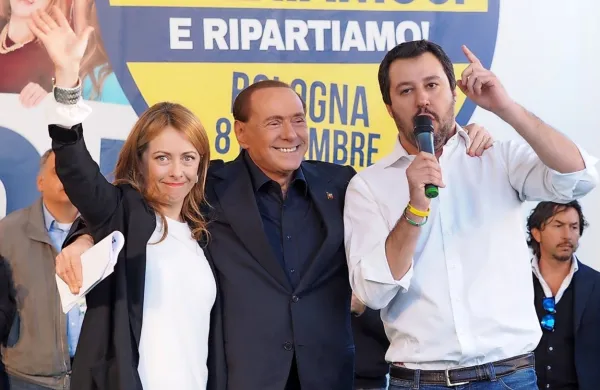 Z leve proti desni Giorgia Meloni, Silvio Berlusconi in Matteo 
Salvini
