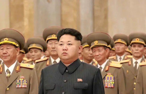 Do groženj Kim Jong-una je prišlo v času, ko je mednarodna 
skupnost zaskrbljena zaradi morebitnega sedmega severnokorejskega jedrskega poskusa. ZDA so prejšnji mesec namreč 
opozorile, da Pjongjang takšen poskus lahko izvede kadarkoli.

