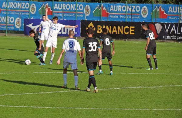 Nasprotnik Jadrana (v svetlejših dresih) je bil v pripravljalnem 
obdobju  tudi sloviti  Lazio. 