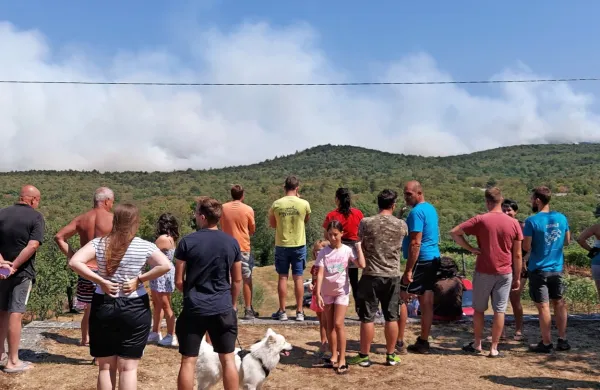 V ponedeljek dopoldne bodo  opravili oceno stanja in pripravili 
nadaljnji načrt varovanja in nadziranja požarišč.