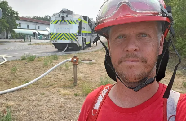 Robert  Vereš   je    navdušen  nad    učinkovitostjo   policijskega  vodnega  
topa  pri  gašenju požarov.  