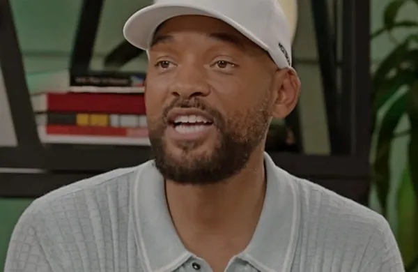 Igralec Will Smith se je, štiri mesece po tem, ko je na podelitvi 
oskarjev s svojim dejanjem šokiral tamkajšnje občinstvo in 
gledalce po vsem svetu, komiku Chrisu Rocku opravičil za klofuto, 
ki mu jo je prisolil na prireditvi. 