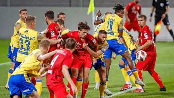 Pod švicarskimi vršaci sta si obe ekipi zelo želeli uspeha, ki se je 
nazadnje nasmehnil gostiteljem iz Lihtenštajna.