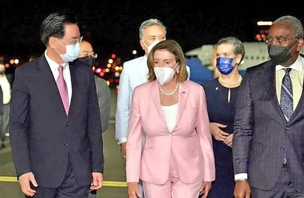 Nancy Pelosi in tajvanski zunanji minister Joseph Wu. (Foto: 
Twitter)
