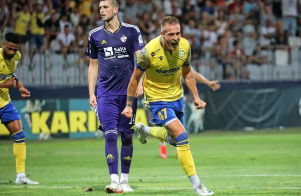 Andrej Kotnik  (desno) je domače popeljal v vodstvo.