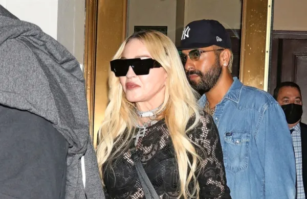 Madonna je zadnjih 40 let ena največjih zvezdnic svetovne pop 
glasbe.