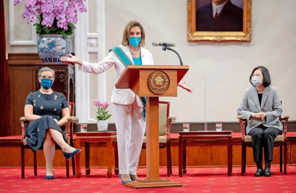 82-letna demokratka Nancy Pelosi je  zaključila obisk na Tajvanu, 
s katerim je razburila Peking.