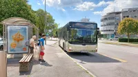 Mestni avtobusi že dve leti ne vozijo v Gorico. Morda bodo spet 
jeseni. Medtem pa se premlevajo ideje o enotnem  mestnem 
prometu obeh  Goric in Šempetra. 