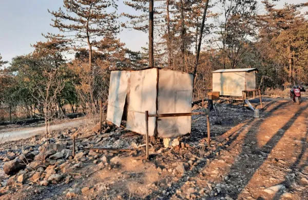 Pod Mirenskim gradom sta čebelarju v velikem požaru zgorela dva 
čebelnjaka.  