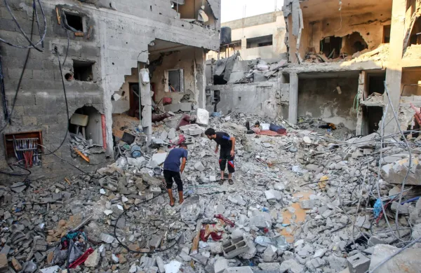 

Po palestinskih navedbah so vse žrtve umrle v izraelskih napadih, 
izraelska stran pa trdi, da so otroci v soboto umrli, ko je skupini 
Islamski džihad spodletel poskus izstrelitve rakete proti Izraelu.