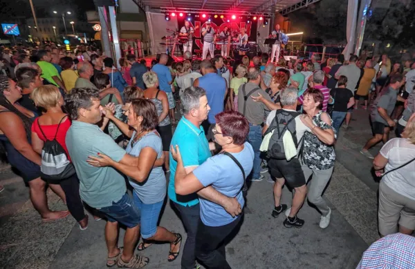 Ribiški praznik bosta poleg morske kulinarike zaznamovala glasba 
in ples.