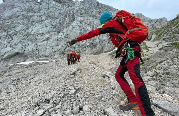 Gorski reševalci svetujejo vsem avanturističnim planincem, naj 
svoje cilje izbirajo modro, naj ne sledijo stezam, ki jim jih kažejo 
telefoni, in naj ne porabijo vse baterije še pred klicem na 
pomoč.