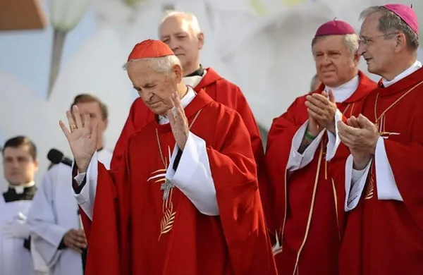 V starosti 98 let je  umrl slovaški kardinal Jozef Tomko, najstarejši 
kardinal rimskokatoliške cerkve.