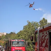 Gasilci so pred požarom obvarovali vasi na slovenski strani, medtem ko 
je v Prebenegu ogenj dosegel tudi nekaj hiš.  