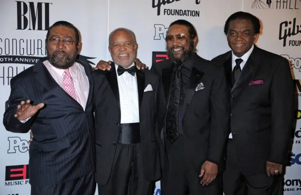 Brian Holland, Berry Gordy, Eddie Holland Jr. in  Lamont Dozier (z leve)  veljajo za utemeljitelje značilnega 
zvoka založbe Motown, pod okriljem katere so svoje zvezdne trenutke doživljali Marvin Gaye, Michael 
Jackson, Diana Ross, zasedba Temptations in drugi izvajalci temnopoltega soula od šestdesetih let naprej.