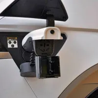 Ioniq 5 omogoča dobavo energije tudi za male gospodinjske 
aparate. Tako si lahko s pomočjo električnega kuhalnika na izletu 
skuhamo kavo.

