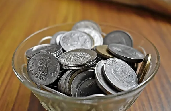 Moški v Indiji je po 22 letih zmagal v sodnem sporu zaradi 20 rupij 
oziroma 24 centov.
