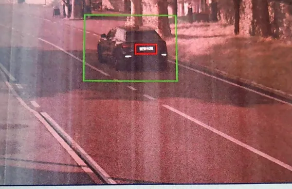 Radar v Materiji je takole posnel in izmeril nevarnega, najverjetneje 
italijanskega cestnega dirkača. 