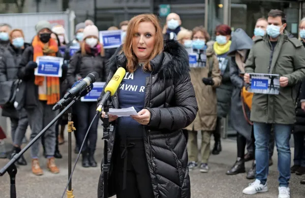Vlada je za novo v. d. direktorice Urada vlade za komuniciranje 
(Ukom) imenovala Petro Bezjak Cirman.