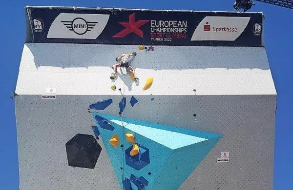 Janja Garnbret je evropska prvakinja v težavnostnem plezanju.