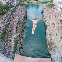 FOTO in VIDEO: Skoki z mosta v Kanalu