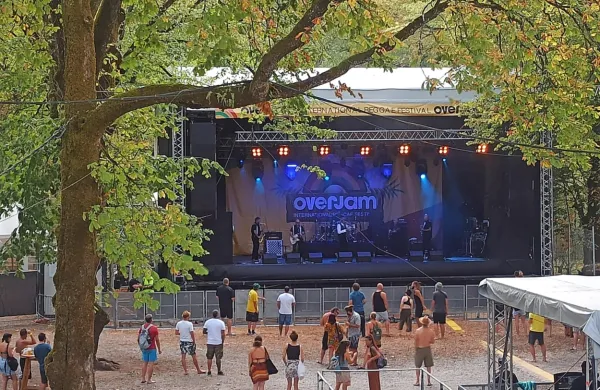 Začenja se 10. festival Overjam