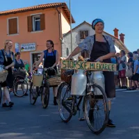 V nedeljskem sprevodu so se predstavile tudi štorske mlekarice. 