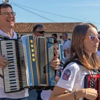 FOTO: 50 let Praznika terana in pr&scaron;uta napolnilo Dutovlje