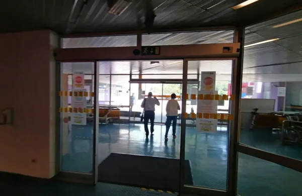 Predlagane usmeritve so razdeljene v dve fazi, prilagajanje oz. 
stopnjevanje ukrepov bo odvisno od zasedenosti kapacitet intenzivnih postelj.