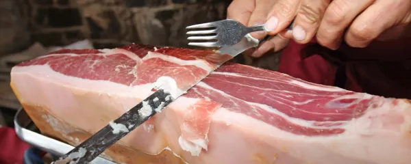 Pršut je zdrav, če je izdelan iz dobrega mesa, morske soli in je počasi sušen.