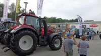 Agra ponuja tako rekoč vse za kmetijstvo: od drobnih bakterij do 
velikanskih traktorjev. 