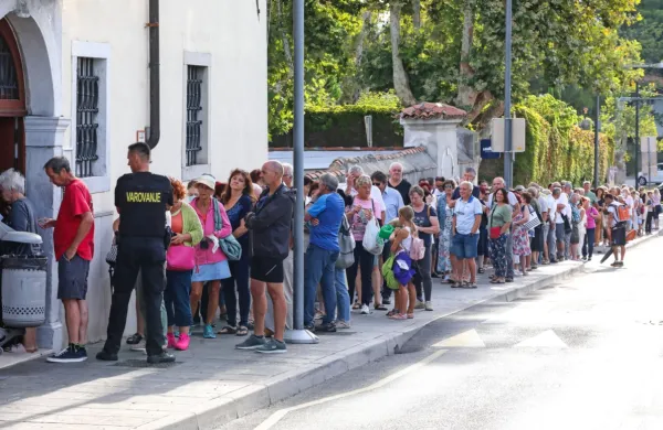 Zanimanje za tečaj digitalnega opismenjevanja (oziroma za digitalne bone) je veliko večje, kot je na voljo prostih mest.
