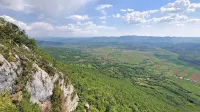 Z vodnim zajetjem ali več zajetji na robu Trnovske planote bi po 
mnenju nekaterih lahko odpravili sušo v Vipavski dolini.