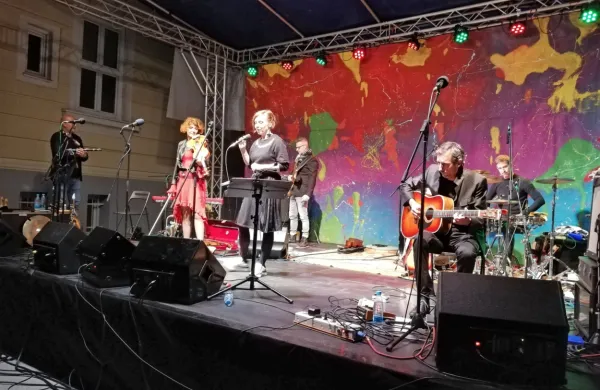 Na prvi Zmajev večer srca ogreli Katalena in mlada plesalca