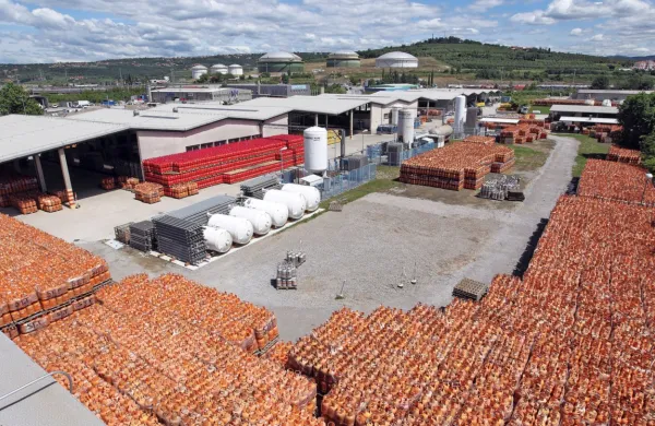 Podoben sporazum z Italijo je DZ že ratificiral, aktivnosti za 
sklenitev takšnega sporazuma z Avstrijo pa še potekajo