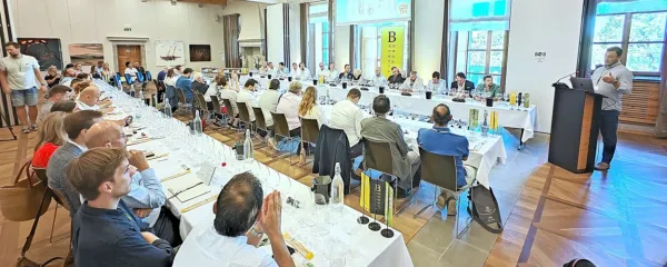 Velika dvorana Vile Vipolže je gostila osrednji dogodek, poglobljeno degustacijo v okviru prireditve Brda - Home of rebula.