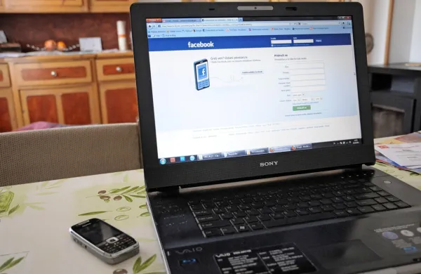 Digitalne bone je  do danes unovčilo več kot 200.000 posameznikov 
v skupni vrednosti 15,19 milijona evrov. Pri digitalnih bonih za 
starejše od 55 let se je zapletlo.