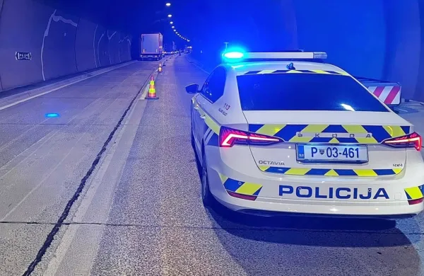 Prometni  policisti  so  med  poostrenim  nadzorom  v  sredo   obravnavali  več  kot  84  različnih   prometnih  
prekrškov (fotografija  je  simbolična).   