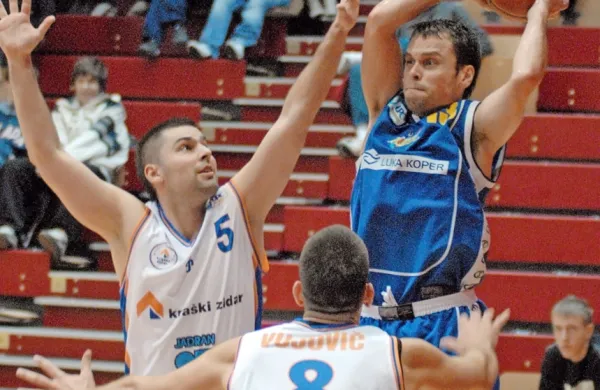 V Srpenici se bo potil tudi nekdanji odlični košarkar in trener 
sežanskega kluba Miro Jurić (5).